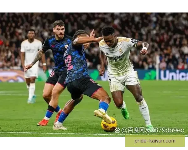 姆巴佩在比赛中体现压迫特点,表现稳定引人瞩目 姆巴佩在比赛中体现压迫特点,表现稳定引人瞩目